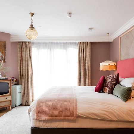 The Rabbit Hotel & Retreat Templepatrick Extérieur photo