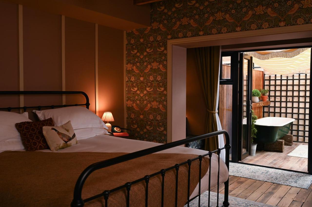 The Rabbit Hotel & Retreat Templepatrick Extérieur photo