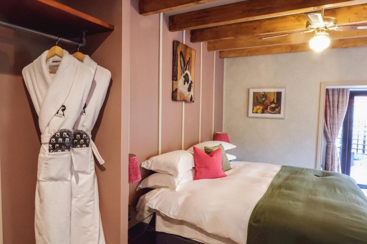 The Rabbit Hotel & Retreat Templepatrick Extérieur photo