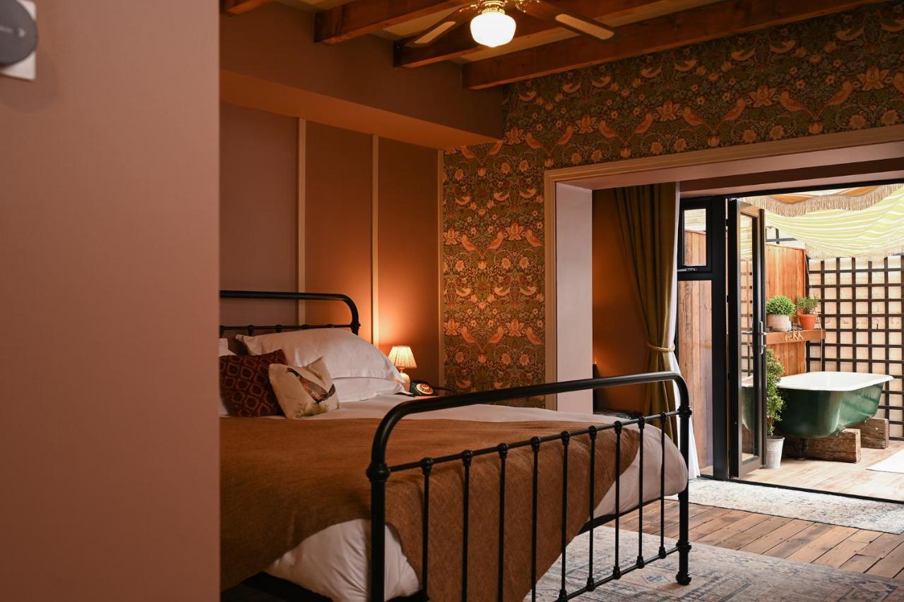 The Rabbit Hotel & Retreat Templepatrick Extérieur photo