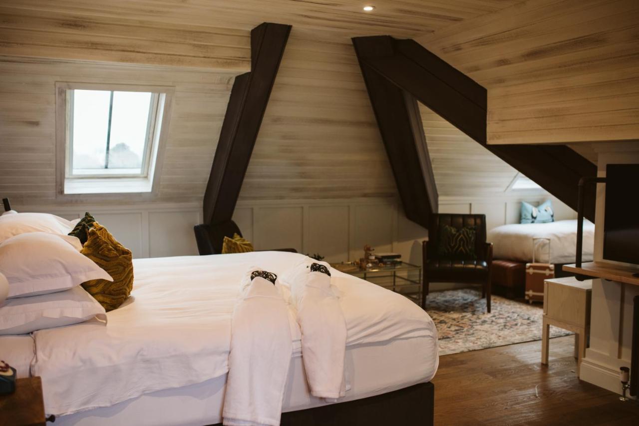 The Rabbit Hotel & Retreat Templepatrick Extérieur photo