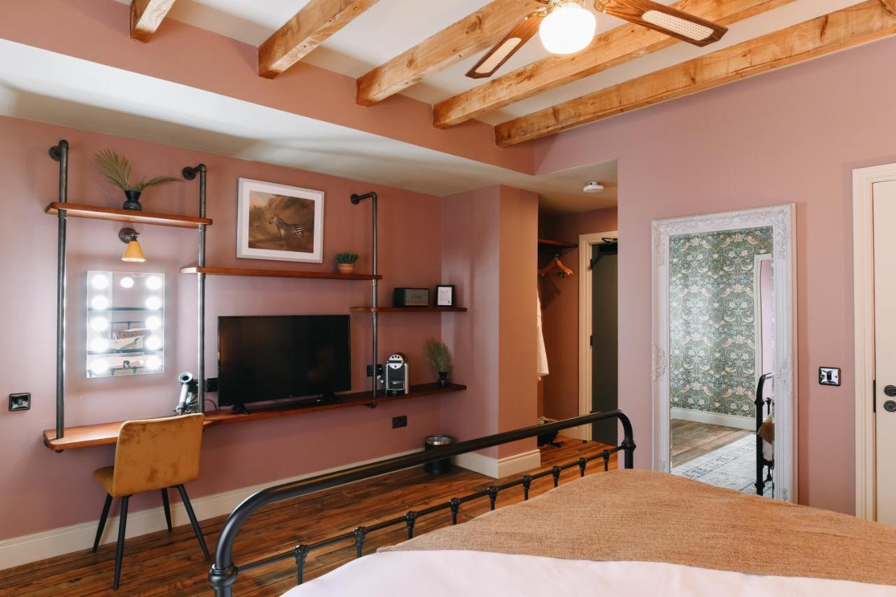 The Rabbit Hotel & Retreat Templepatrick Extérieur photo
